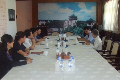 校党委副书记戴立生会见松井淳江教授(右一)